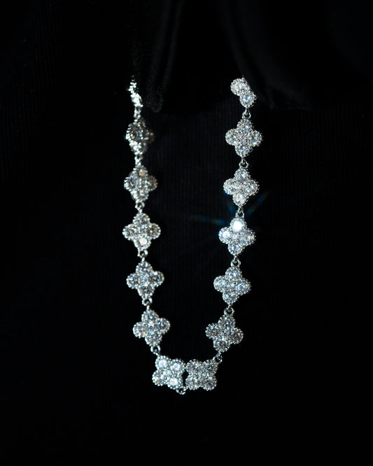 Elegant Clover Bracelet