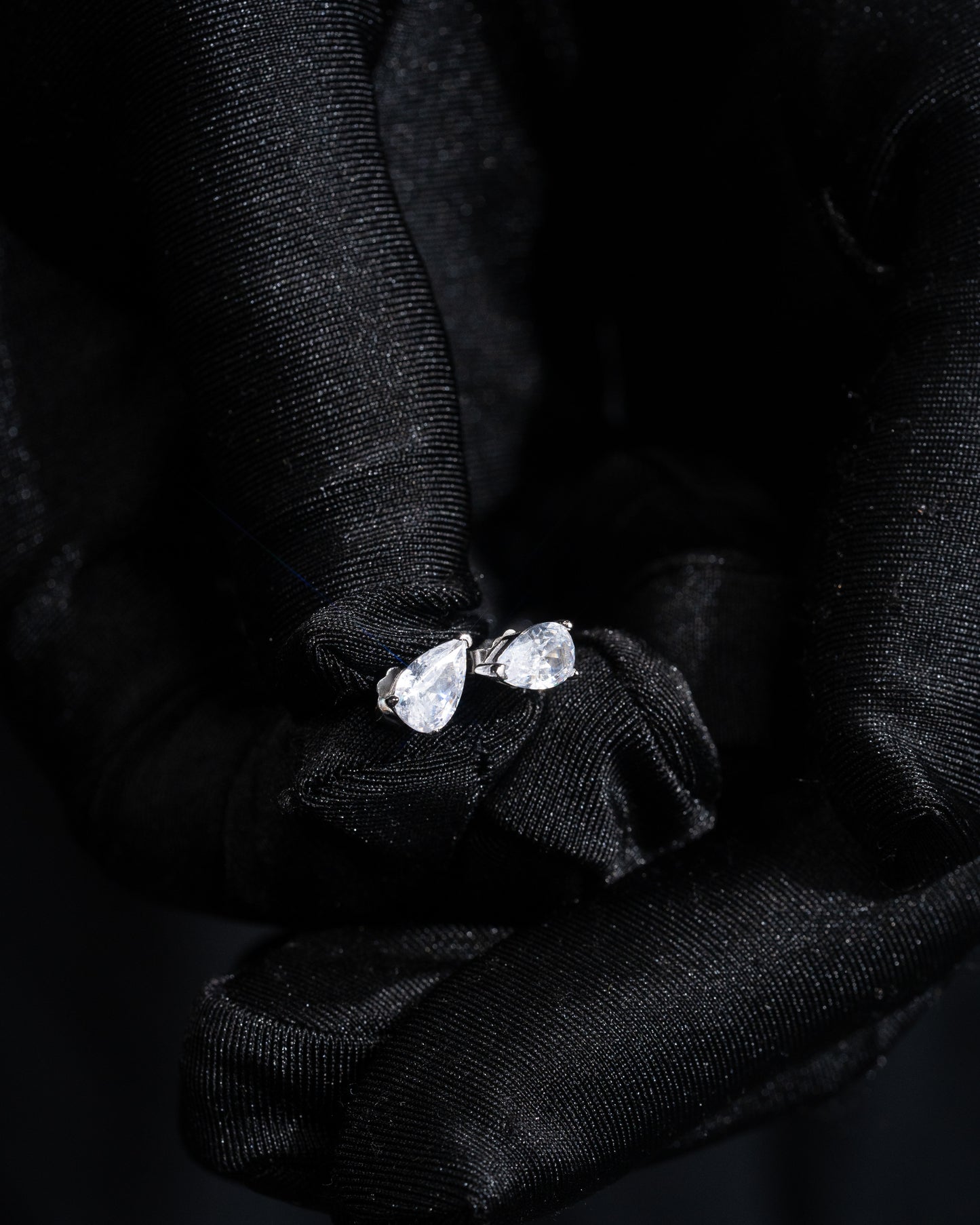 White Drop Earrings - Kejsar