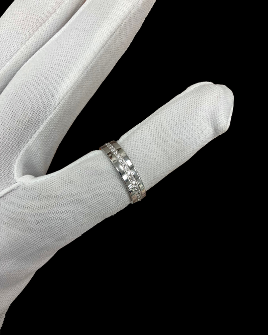 Ring With Diamonds - 18K White Gold