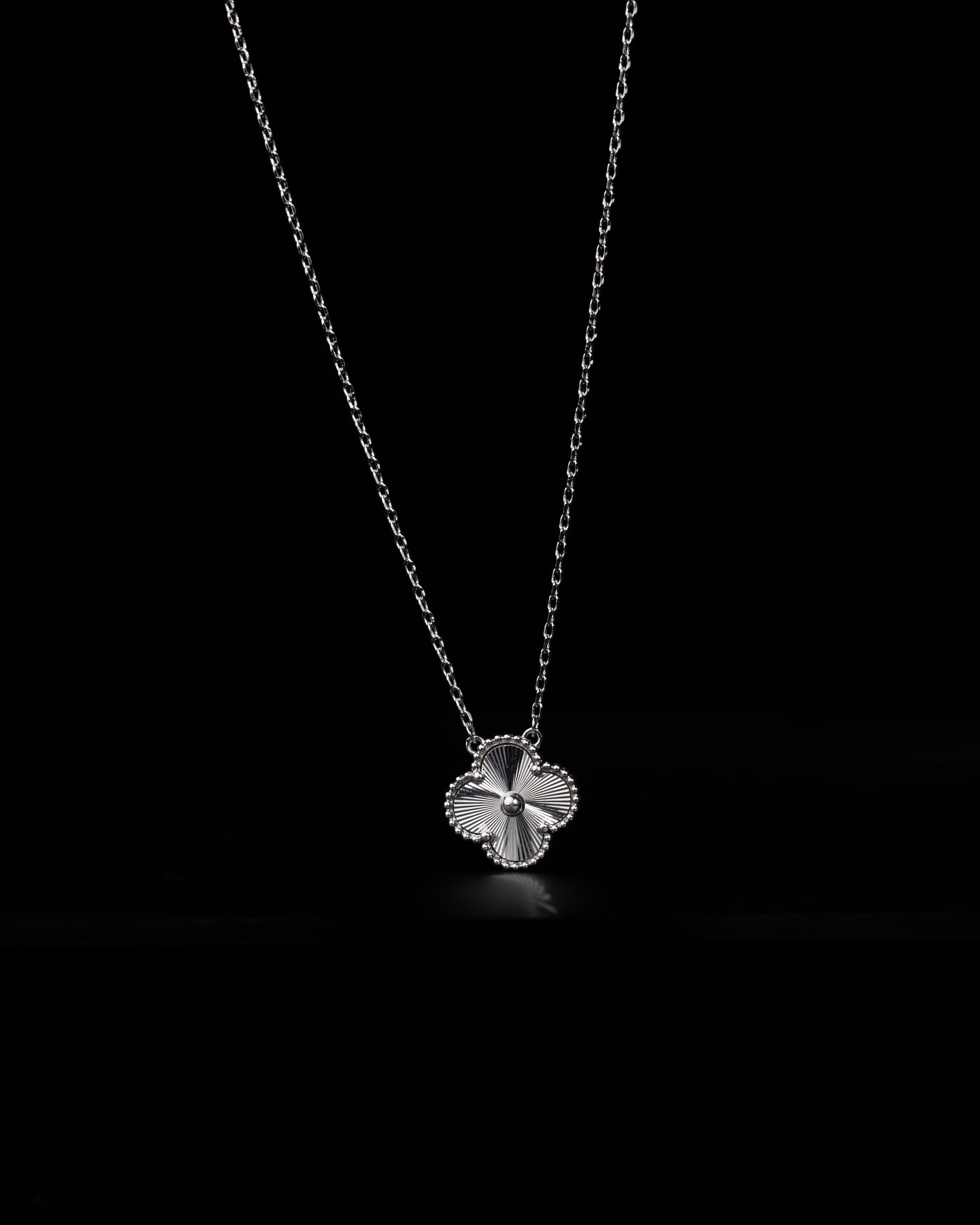 NRネックレスト/Neck rest ライトグレー Four Leaf Clover Necklace Single – Kejsar